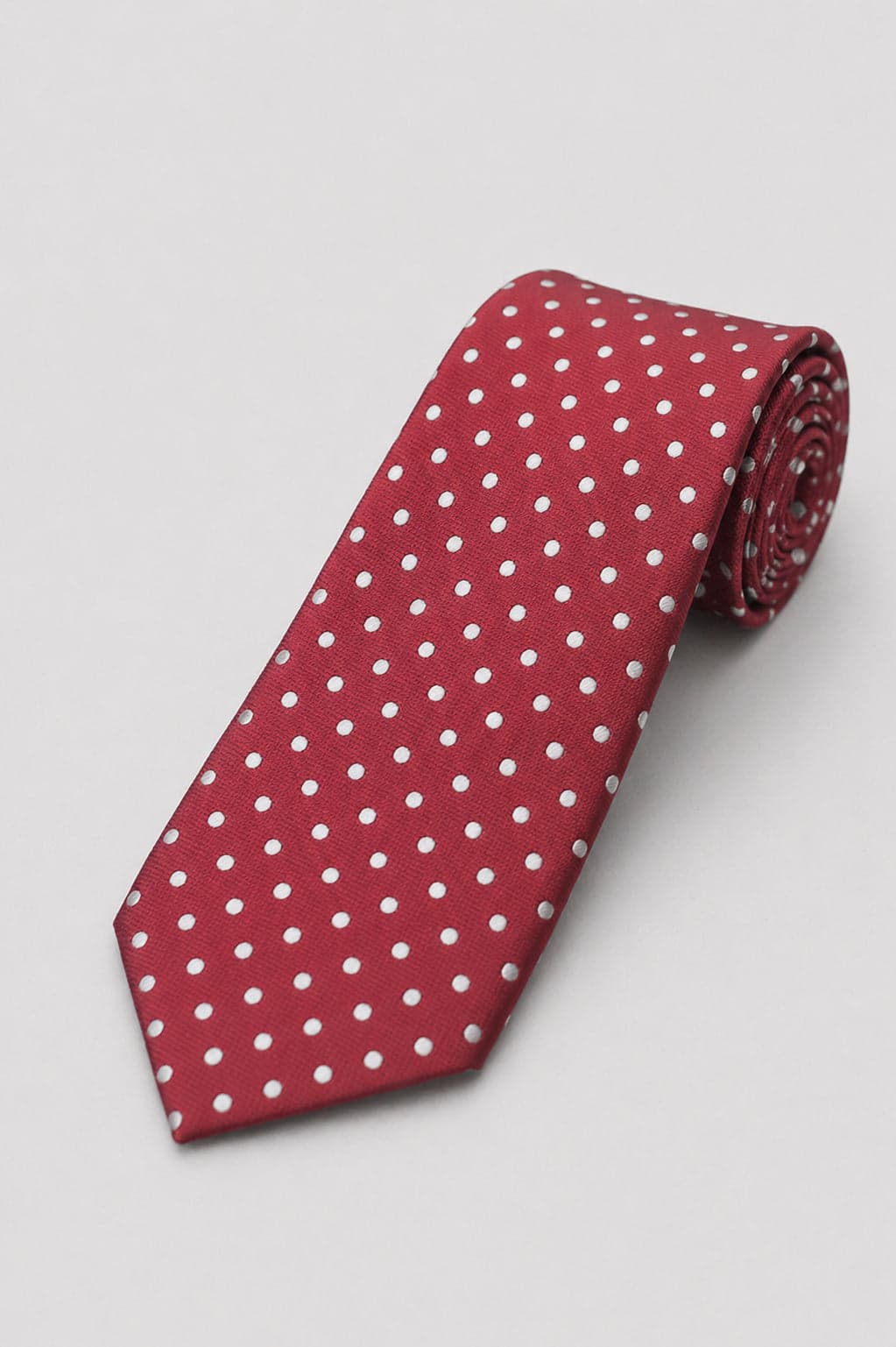 Corbata roja de puntos