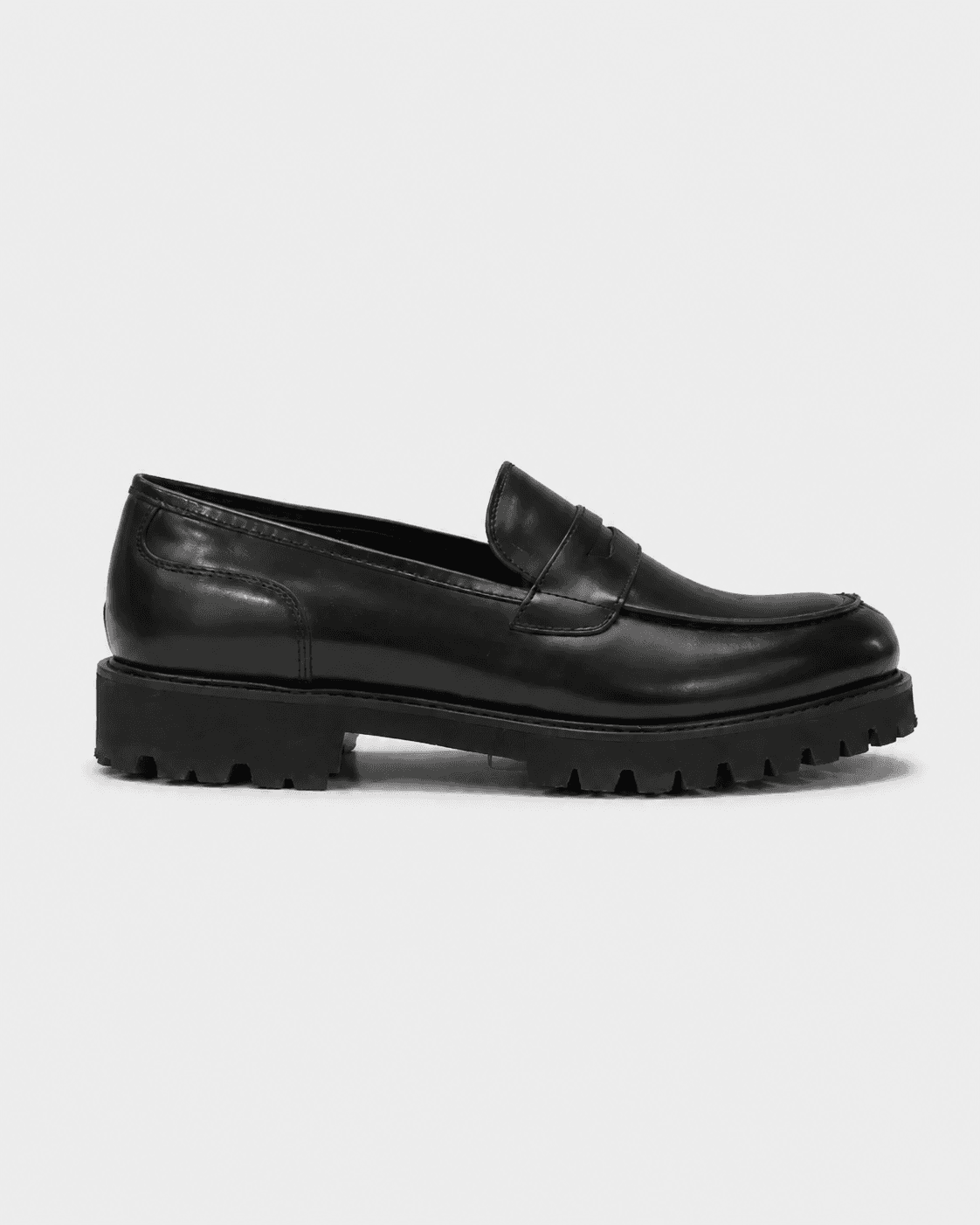 Mocasín de vestir negro con plataforma